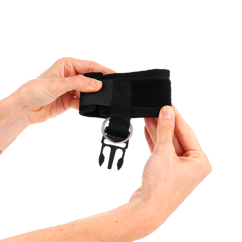 KINK - APPUI-POIGNET EN NÉOPRÈNE À ATTACHES ET BOUCLES NOIR RÉGLABLE 22-34 CM KINK WRIST RESTRAINT