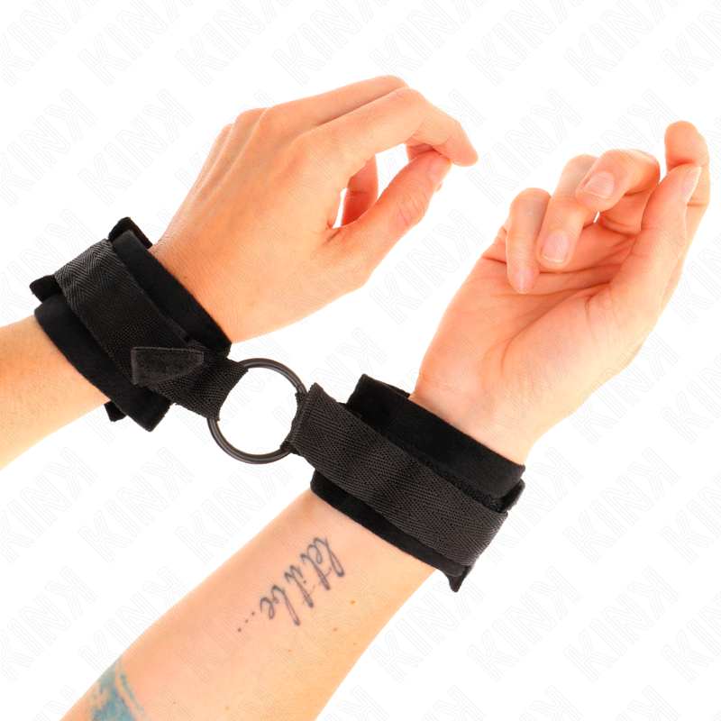 KINK - MANCHETTES DÉBUTANT FOURRURE 25 CM AVEC O-RING 4 CM NOIR AJUSTABLE 15-25 CM KINK WRIST RESTRAINT
