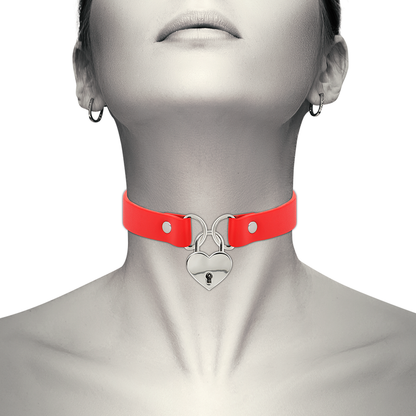 COQUETTE CHIC DESIRE - COLLIER EN CUIR VEGAN ROUGE AVEC ACCESSOIRE COEUR AVEC CL? COQUETTE ACCESSORIES