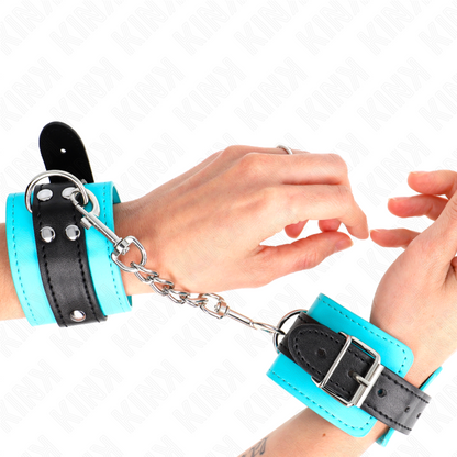 KINK - APPAREILS-POIGNETS À CROCHET DOUBLÉS DE FOURRURE BLEU AJUSTABLES 20-28 CM X 5,5 CM KINK WRIST RESTRAINT