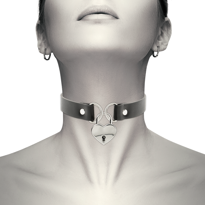 COQUETTE CHIC DESIRE - COLLIER EN CUIR VEGAN AVEC ACCESSOIRE COEUR AVEC CL? COQUETTE ACCESSORIES